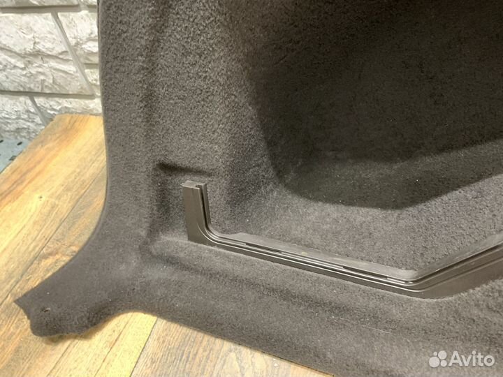 VW Touareg NF Обшивка багажника левая