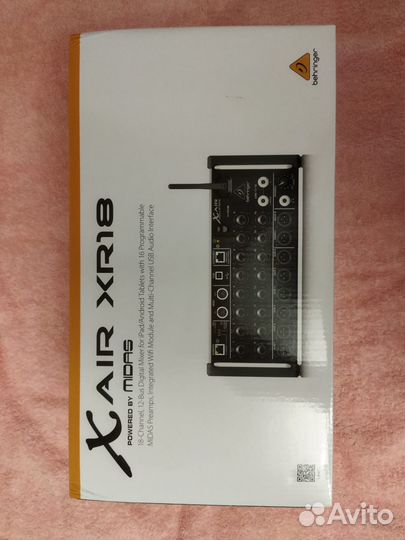 Цифровой микшер Behringer XR18