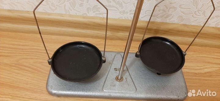 Весы лабораторные бу и 3 комплекта гирь