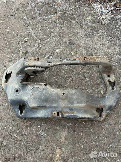 Опорная балка АКПП на BMW X5 X6 E70 E71