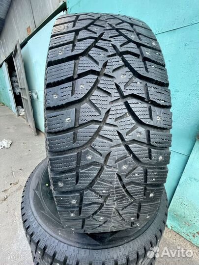 Bridgestone Blizzak Spike-02 225/65 R17 106T