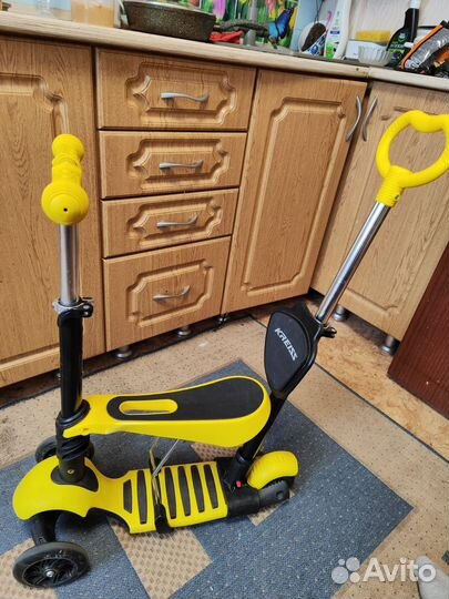 Самокат 3х колесный трансформер желтого цвета
