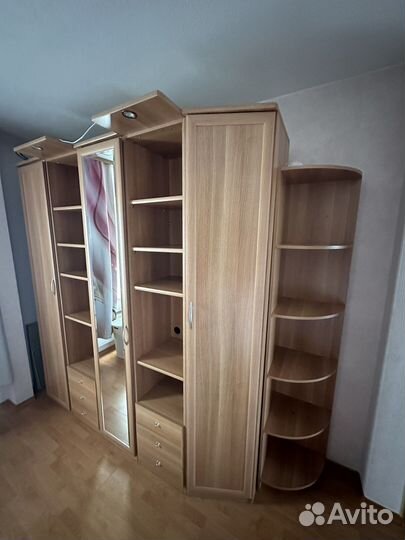 Шкаф, письменный стол