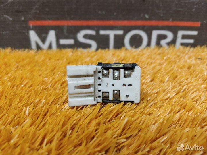 Кнопка стеклоподъемника задняя левая Subaru