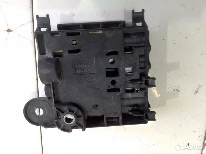 Блок предохранителей силовых (Audi A4)