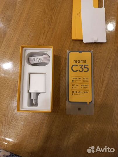 Новый Realme C35