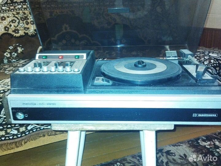 Проигрыватель винила СССР