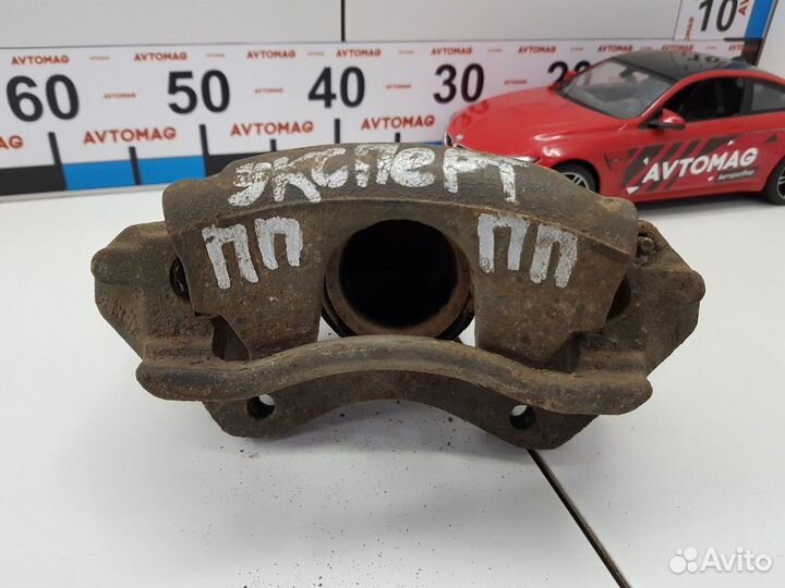 Суппорт передний правый (Peugeot Expert)