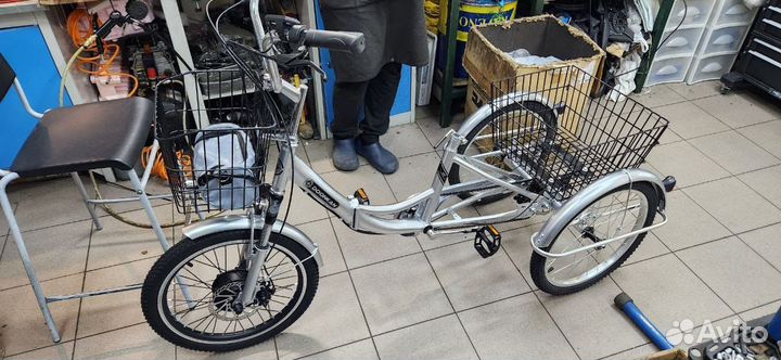 Электрический трехколесный велосипед