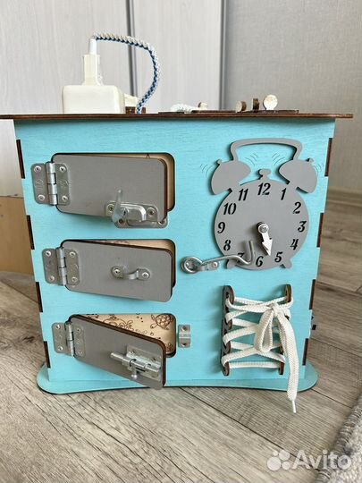 Бизиборд, ращвиыающий куб eco wood toys 30х30х30