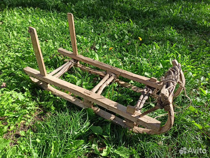 Сани деревянные старые