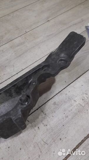 Абсорбер переднего бампера передний Toyota Rav4