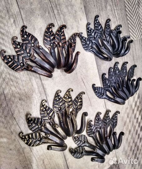 Крючок кованый вешалка