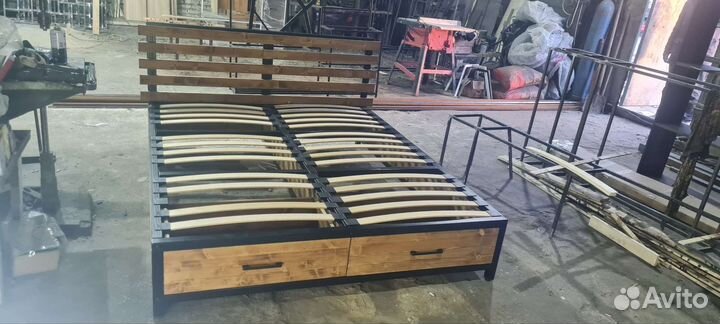 Кровать двухспальная с ящиками