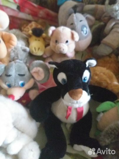 Игрушки мягкие в ассортименте, около 30 штук