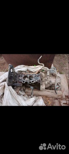Двигатель вместе с коробкой
