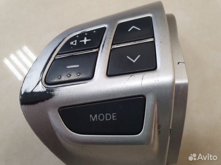 Кнопка управления магнитолой на руль Mitsubishi