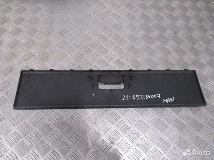 Крышка бардачка MAN 81637456018