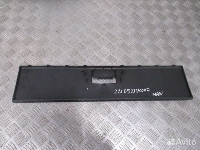 Крышка бардачка MAN 81637456018