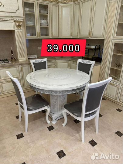 Стол и стулья новые