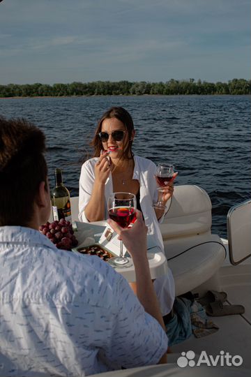 Аренда катера с капитаном.Прогулка по Волге