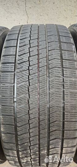 Bridgestone Blizzak VRX2 255/40 R19 100