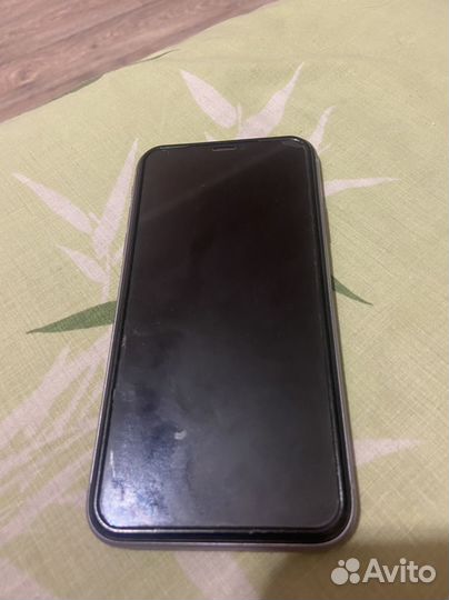 Телефон iPhone 11