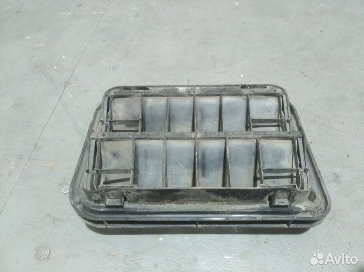 Клапан вентиляции багажника задний правый Renault