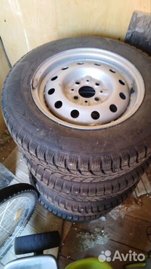 Зимняя резина с дисками в отличном состоянии