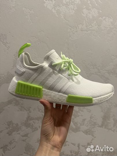 Кроссовки adidas original NMD R1 новые