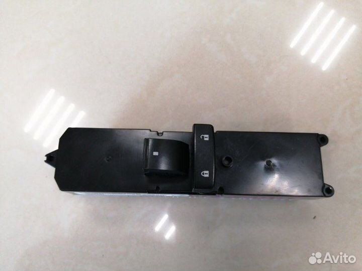 Кнопка стеклоподъемника Chevrolet Tahoe GMT900 LY5