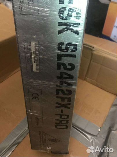 Микшерный пульт behringer