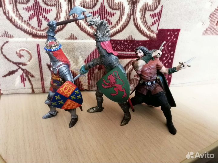 Солдатики, рыцари средневековые