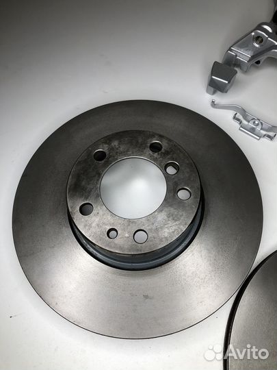 Комплект передних тормозов BMW E39 530d, 540