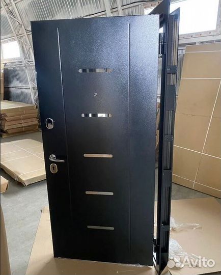 Дверь входная с зеркалом