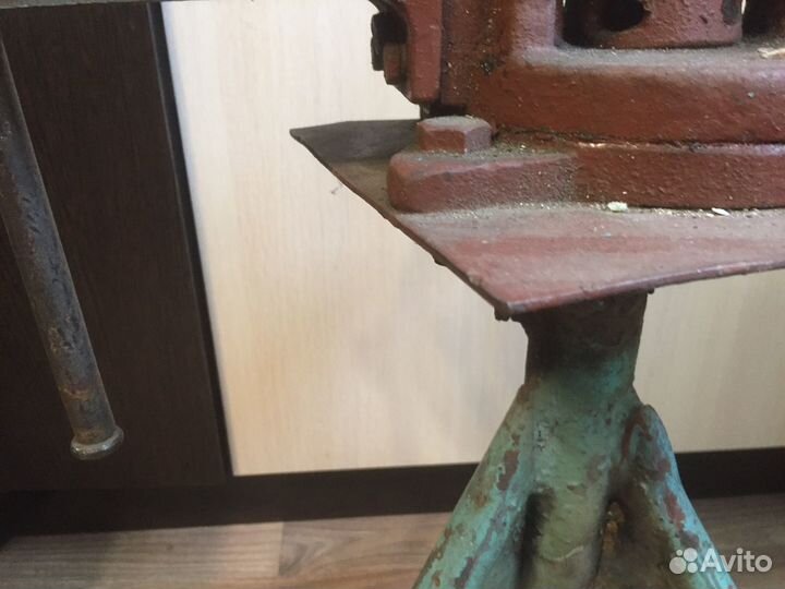 Редкие тиски 1964 год с подставкой