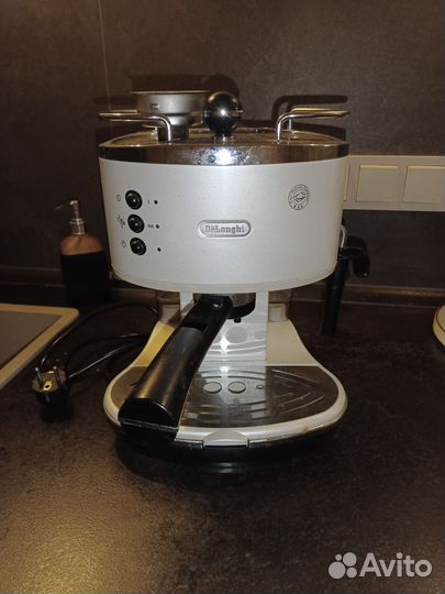 Кофеварка рожковая delonghi