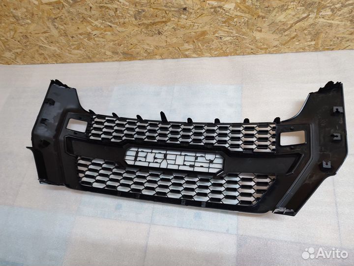 Решетка радиатора Toyota Hilux 2021-нв (чёрная)