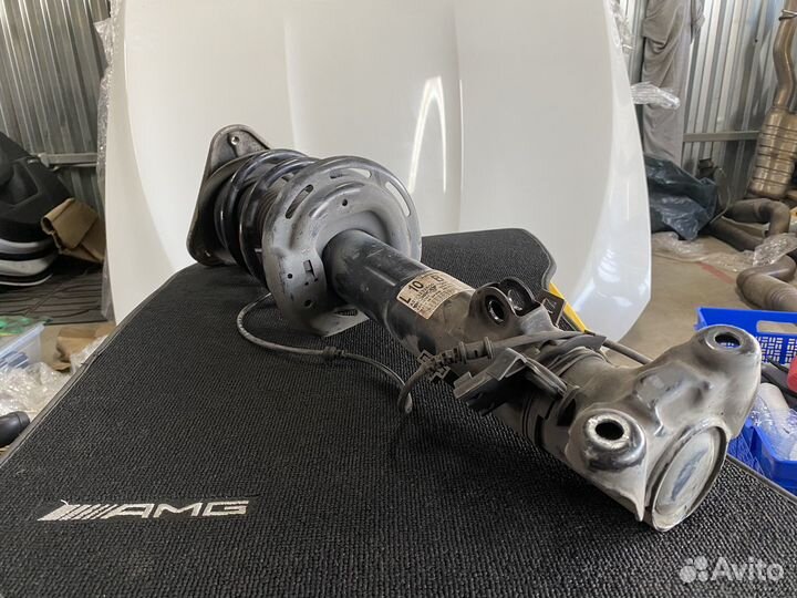 Амортизатор передний левый Mercedes Benz W212 E63