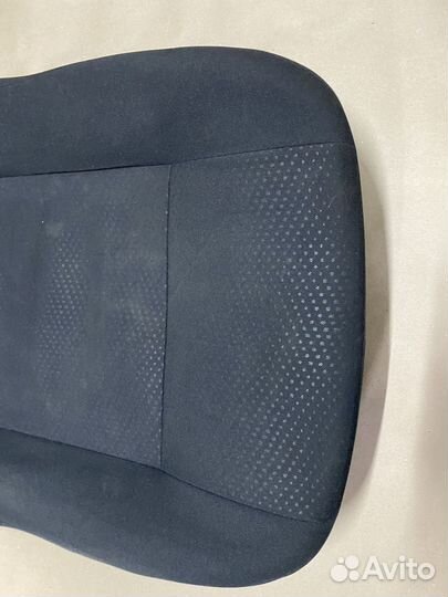 Обогрев подушки переднего R сидения almera g15