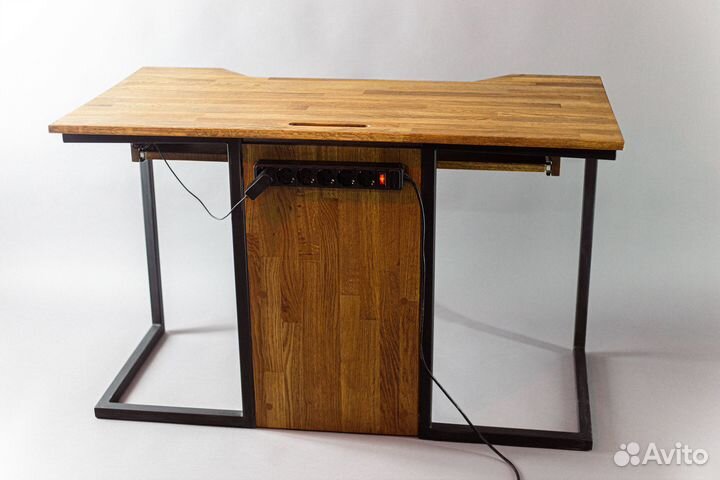 Студийный стол для студии звукозаписи