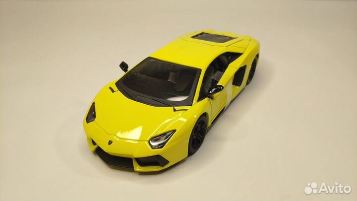 Lamborghini Aventador LP 700-4 Maisto 1:24