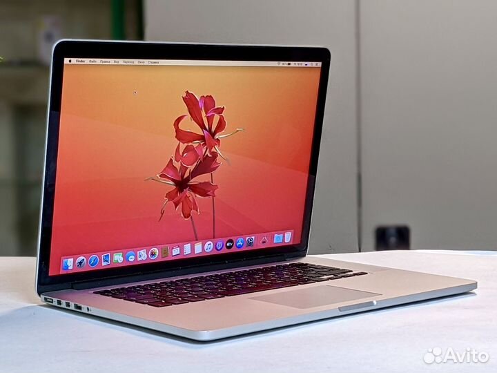 MacBook Pro 15 Retina i7 8 RAM 240 SSD - Гарантия