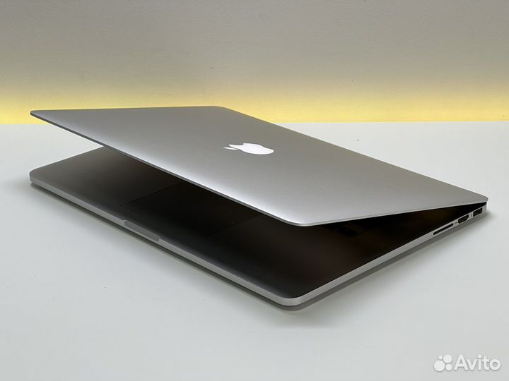 MacBook Pro 15 i7/16/2 видеокарты/акб 92