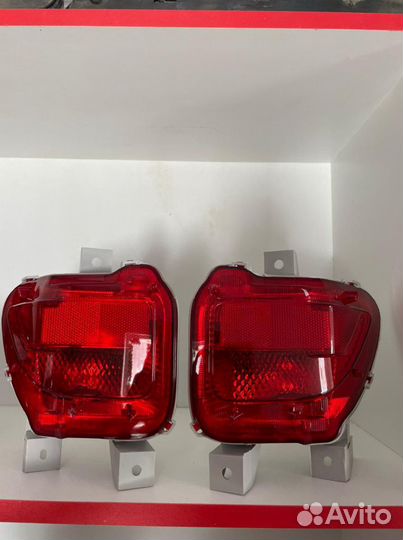 Фонарь задний в бампер Toyota RAV4 XA30