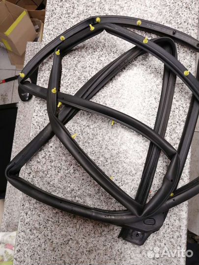 Уплотнитель правой двери 821403W000. KIA Sportage