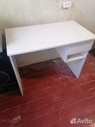 Маникюрный стол