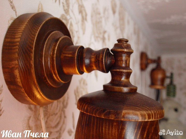 Настенный светильник деревянный