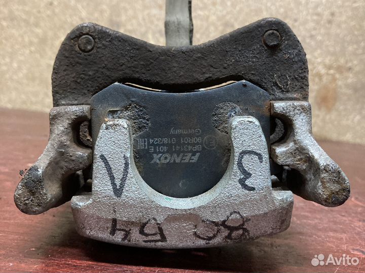 Задний левый суппорт ауди 80 б4