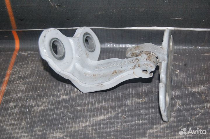 Шарнир дверной задний левый - Jaguar F-Pace